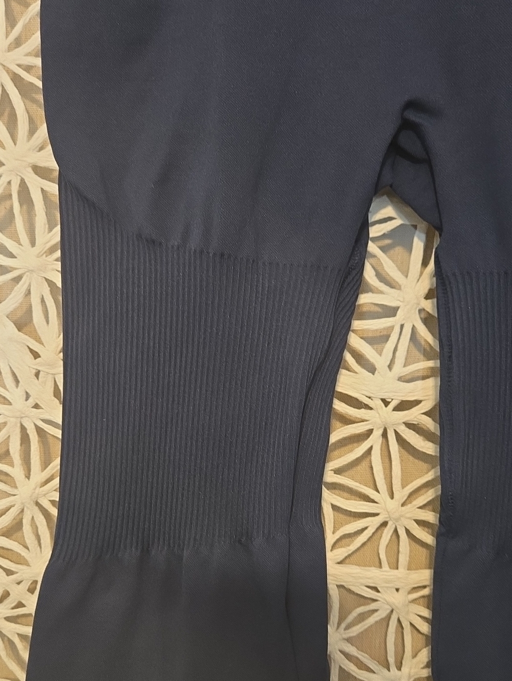 Thrivin Elevate Sculpting V-Waist Flare Leggings Navy Small - Picture 7 of 12